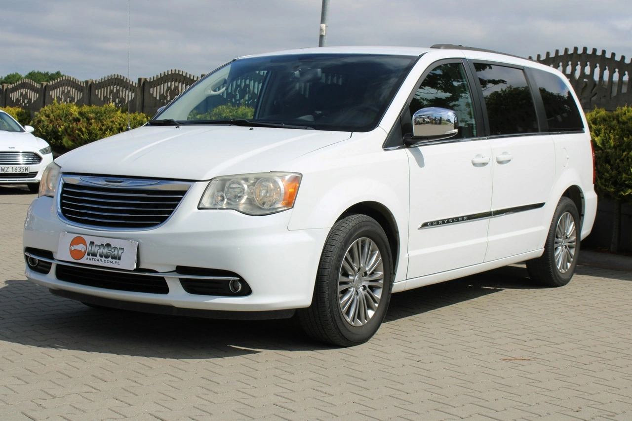 Chrysler Town & Country - Zdjęcie 1