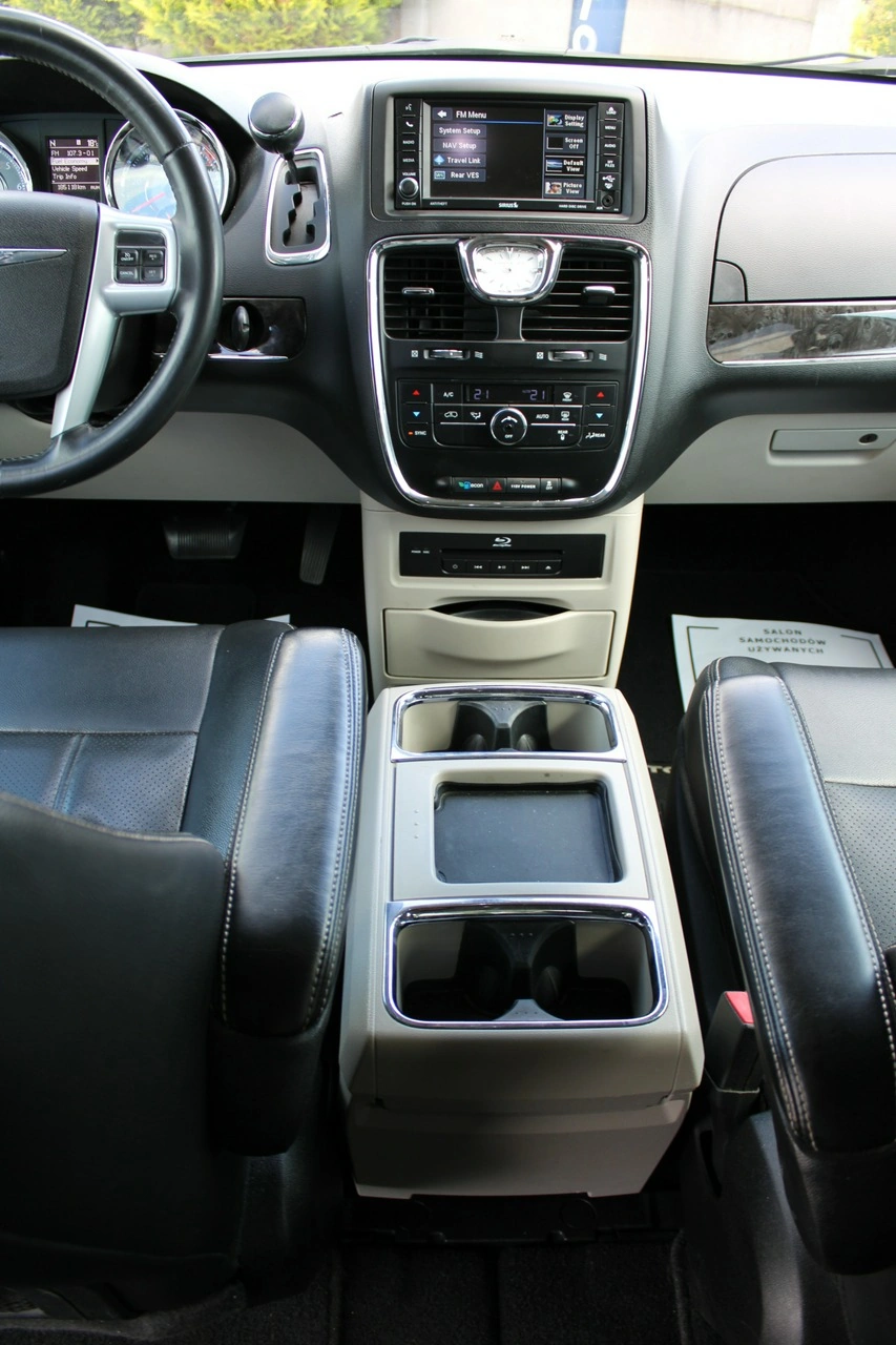 Chrysler Town & Country - Zdjęcie 19