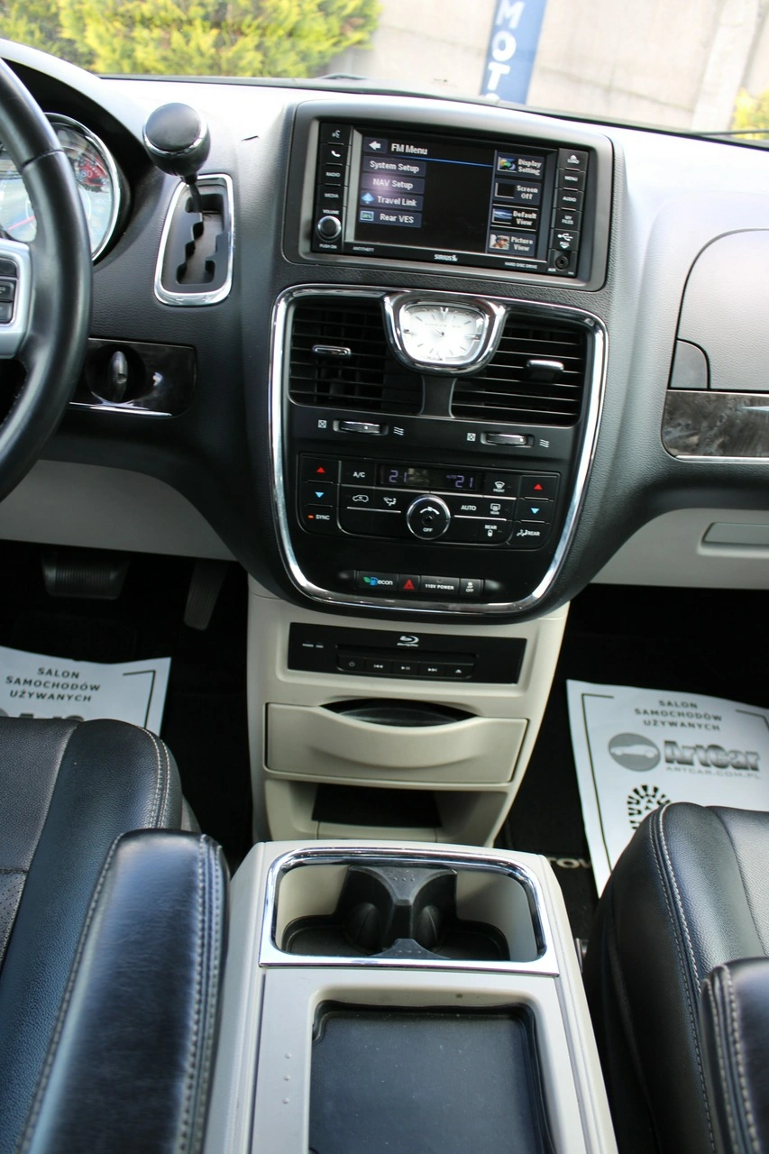 Chrysler Town & Country - Zdjęcie 20