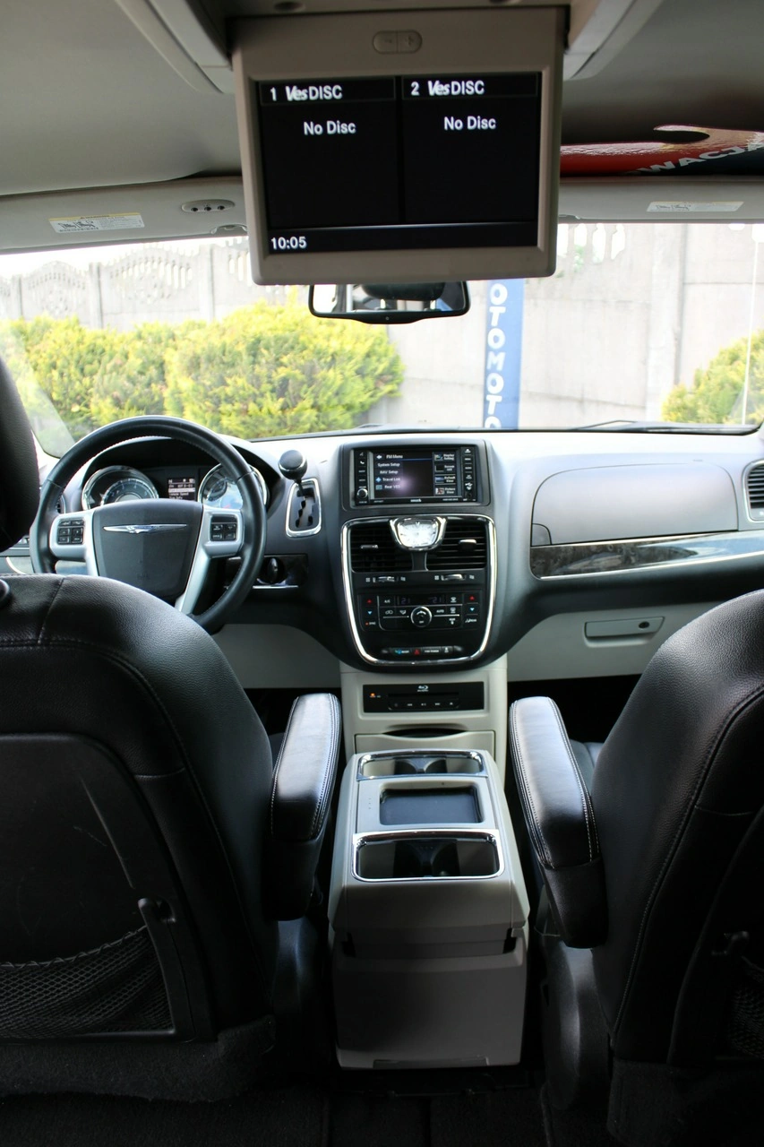 Chrysler Town & Country - Zdjęcie 21