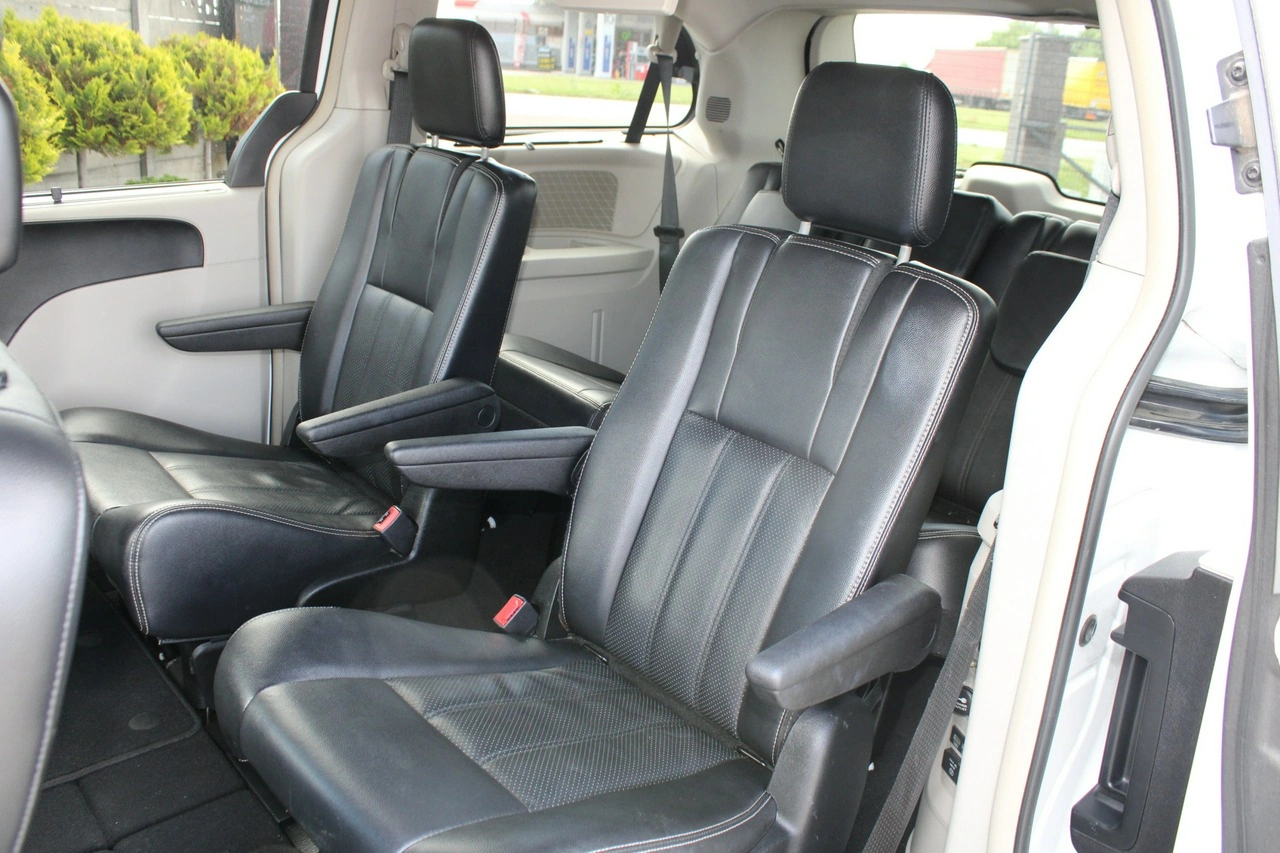 Chrysler Town & Country - Zdjęcie 28