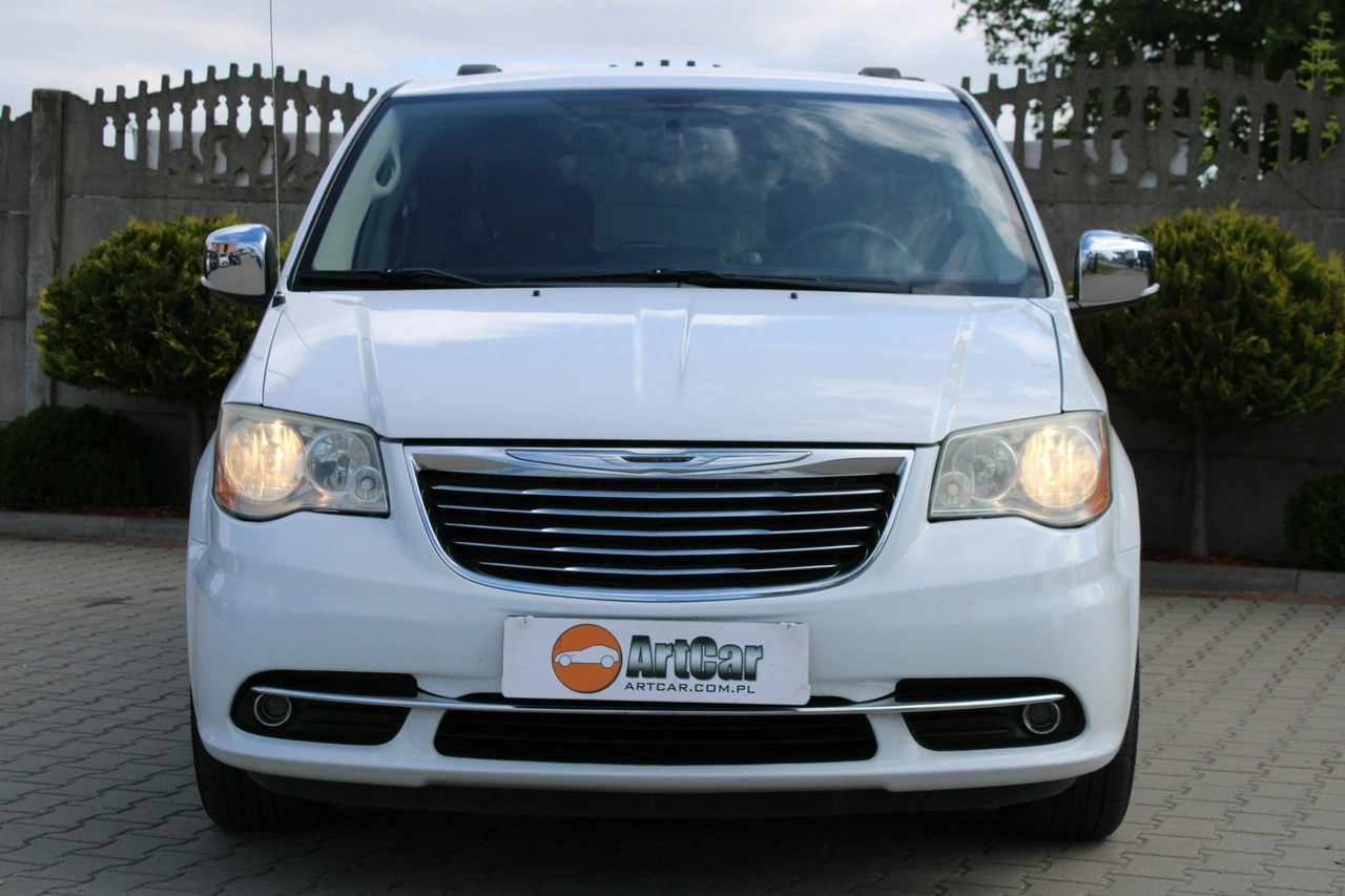Chrysler Town & Country - Zdjęcie 2