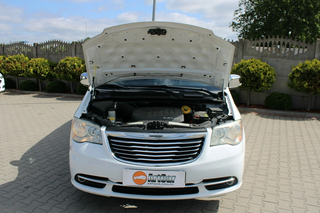 Chrysler Town & Country - Zdjęcie 31