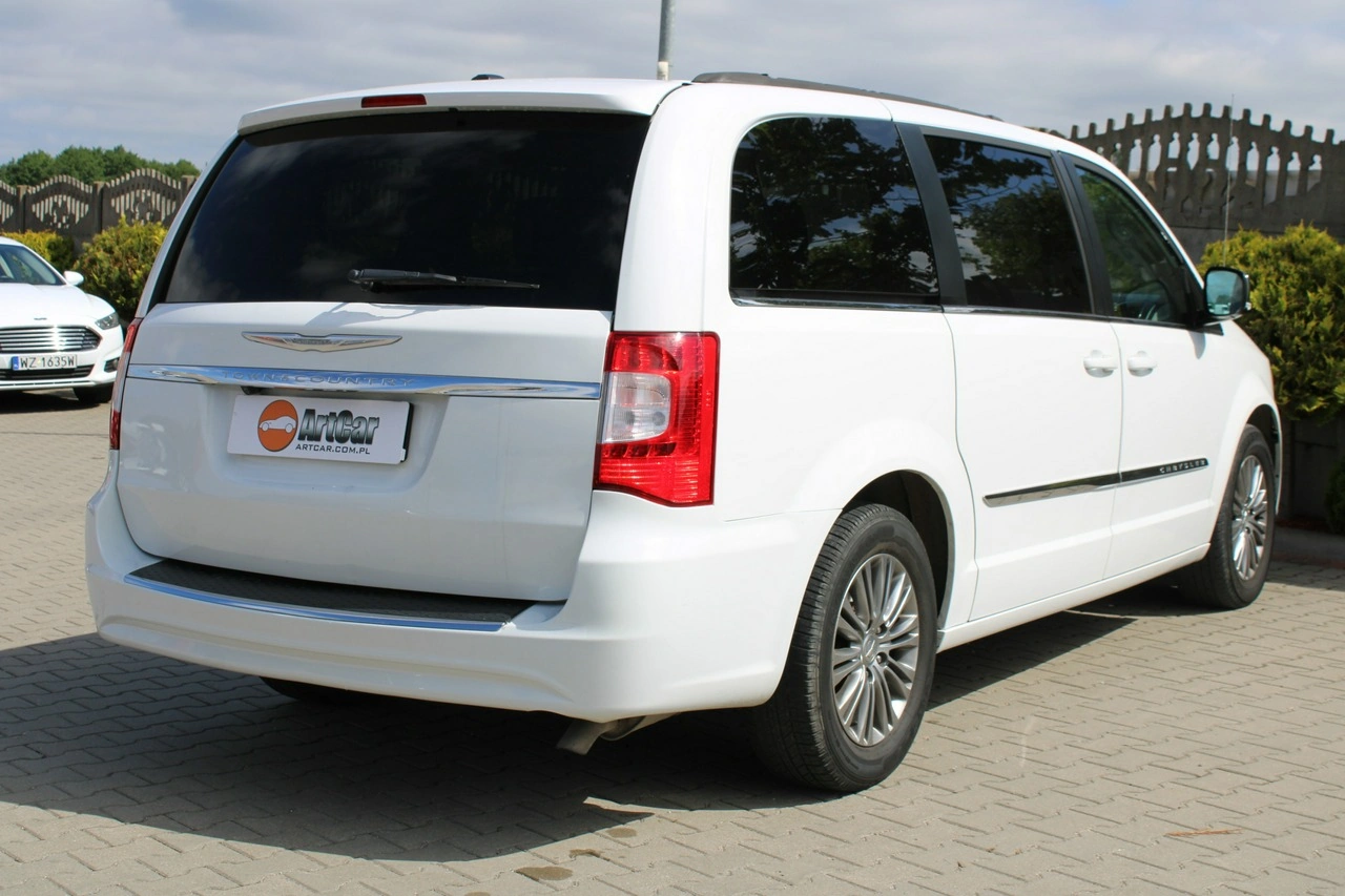 Chrysler Town & Country - Zdjęcie 37