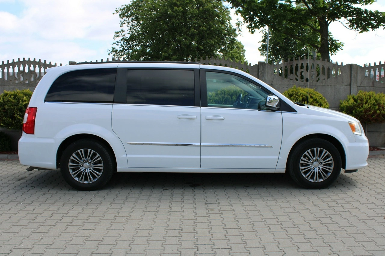 Chrysler Town & Country - Zdjęcie 3