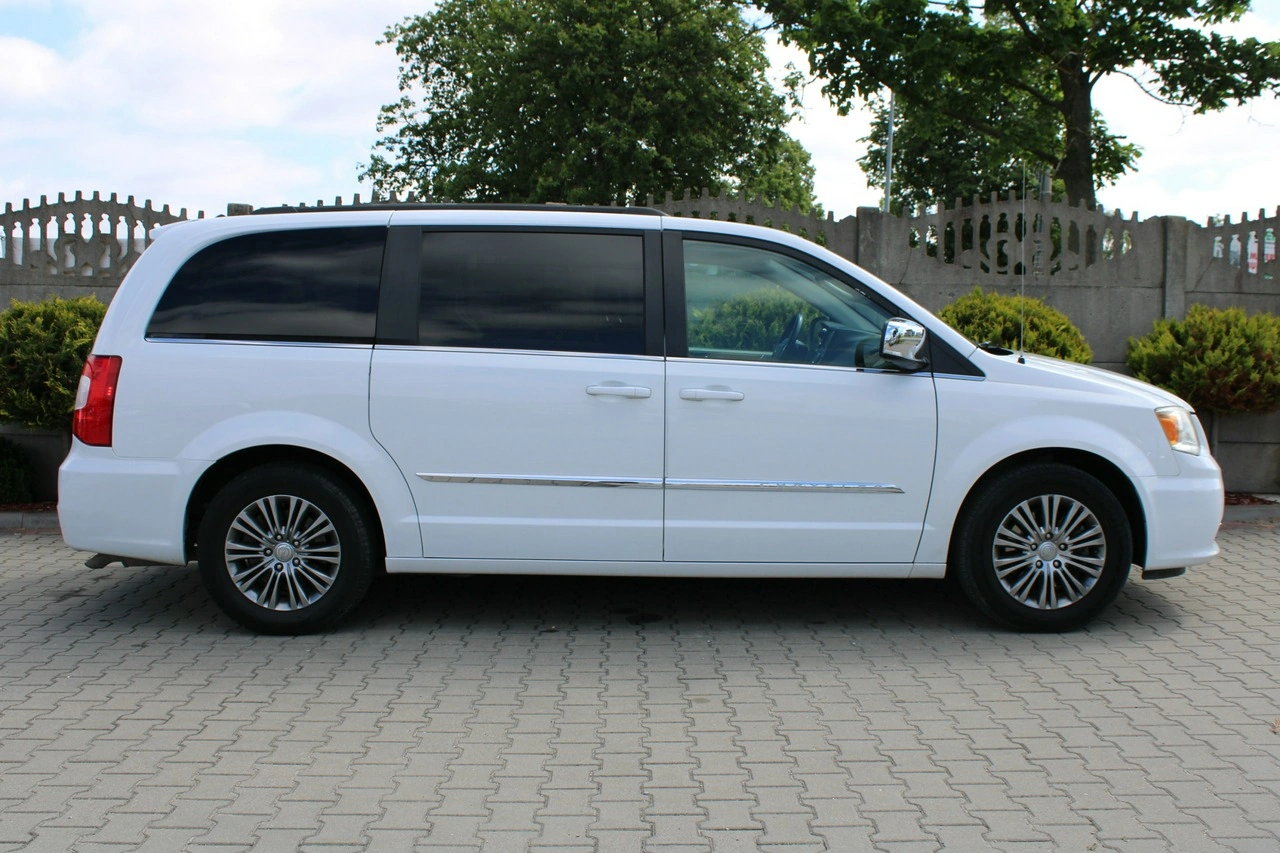 Chrysler Town & Country - Zdjęcie 40