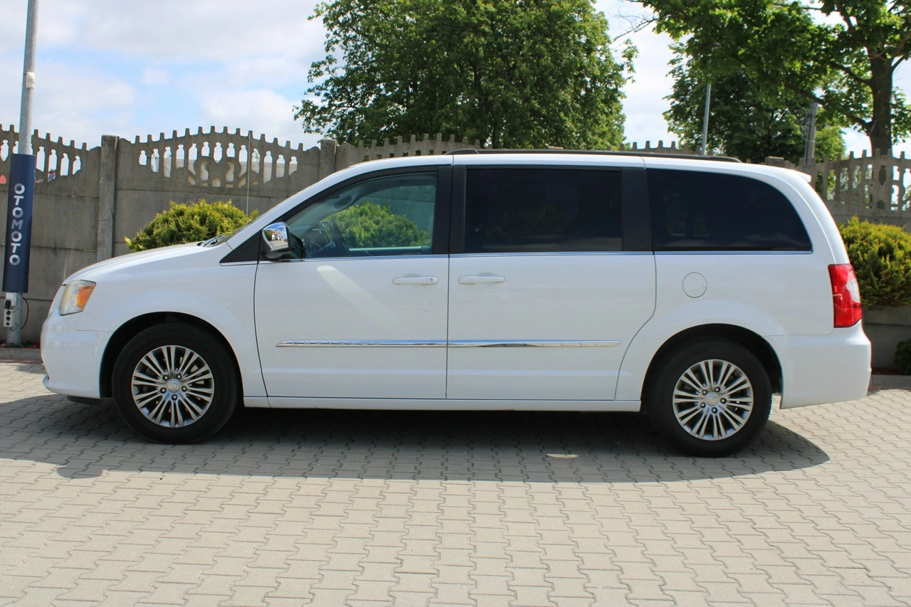 Chrysler Town & Country - Zdjęcie 4
