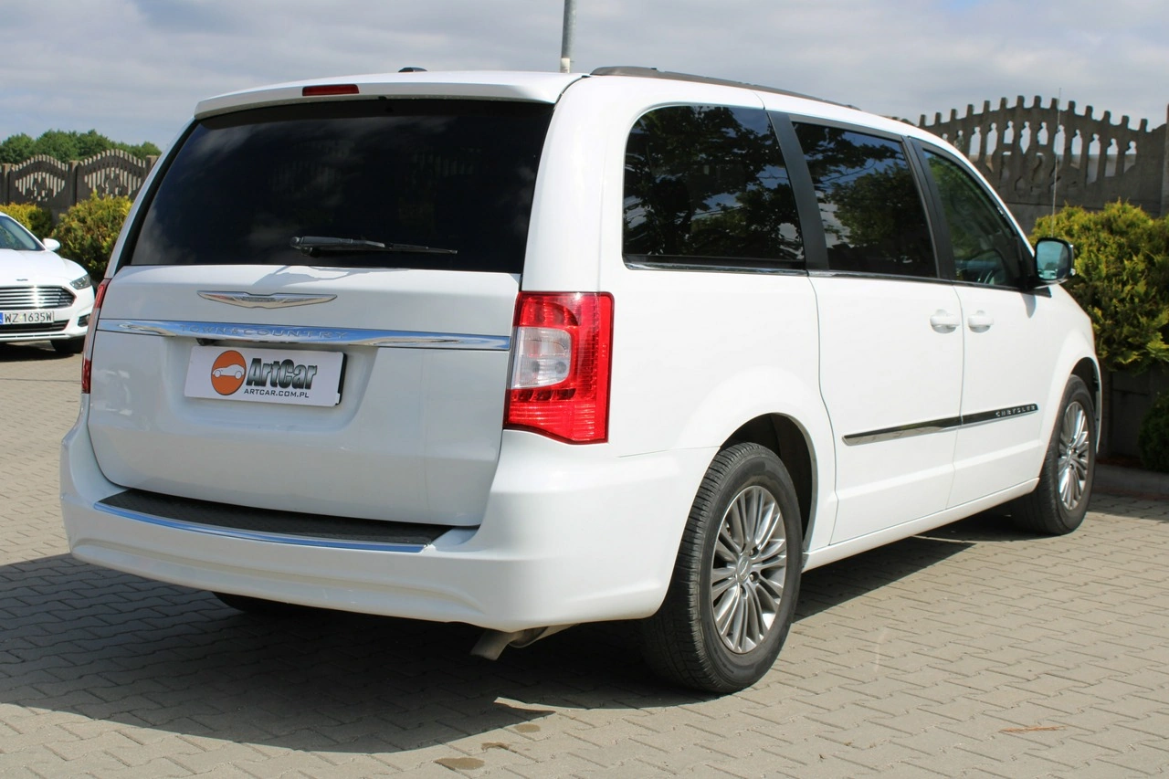 Chrysler Town & Country - Zdjęcie 6