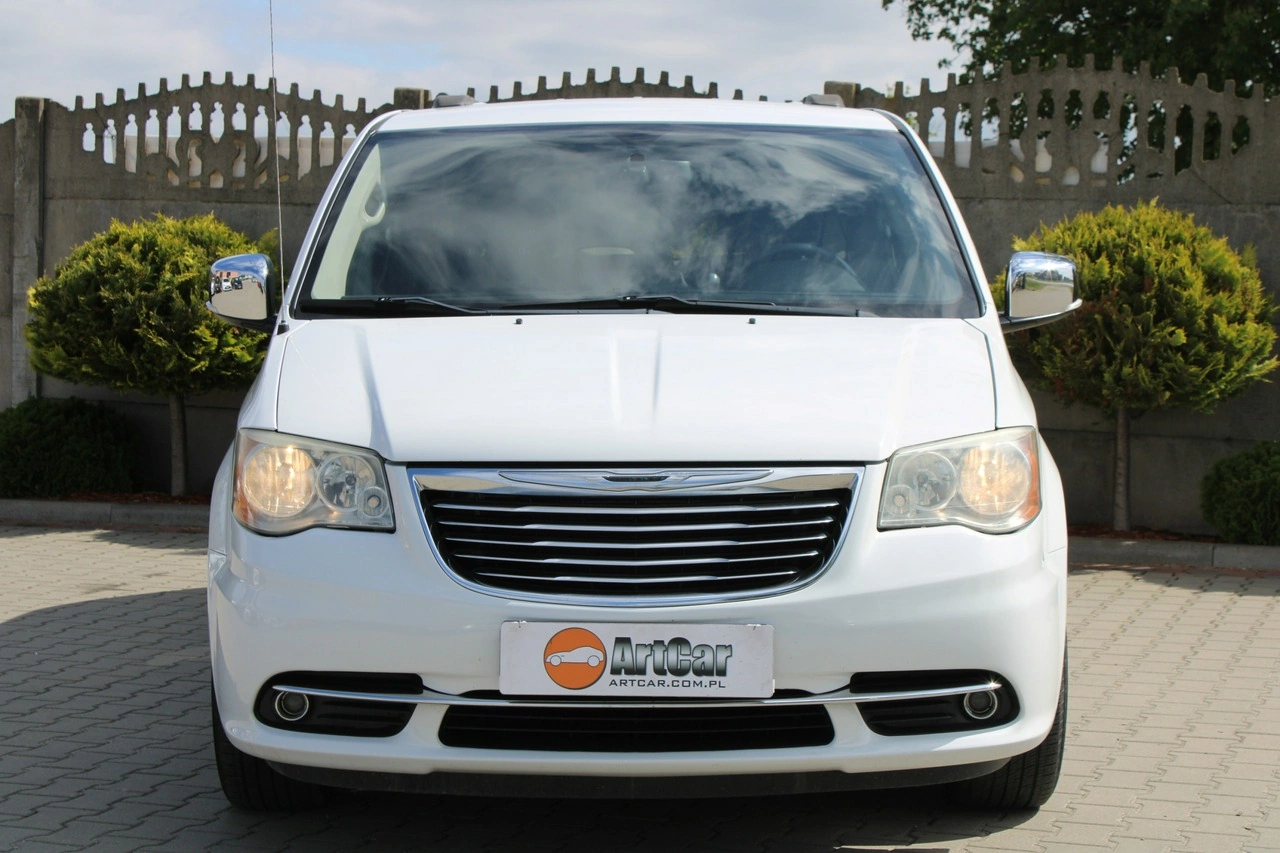 Chrysler Town & Country - Zdjęcie 8
