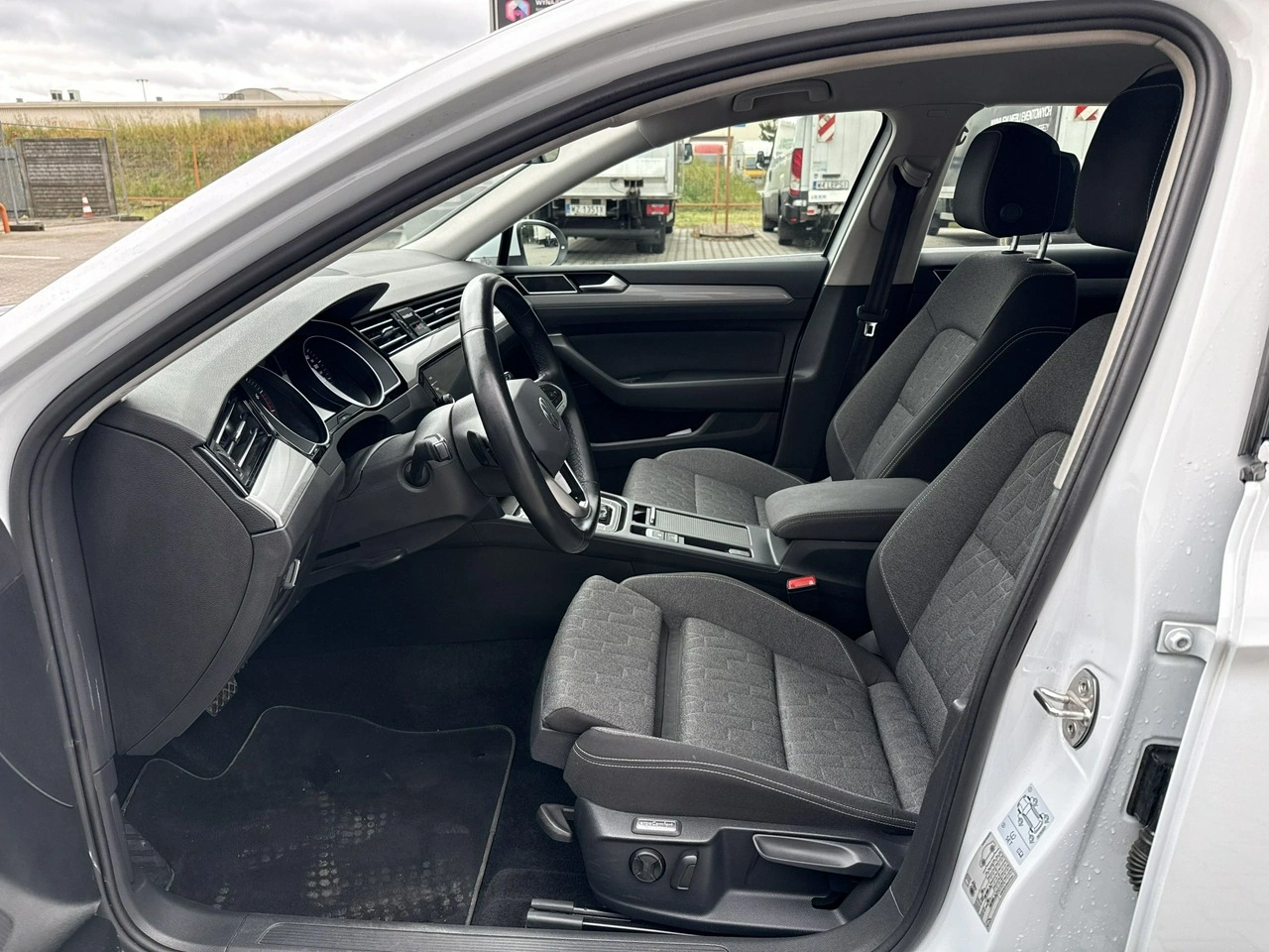 Volkswagen Passat - Zdjęcie 10