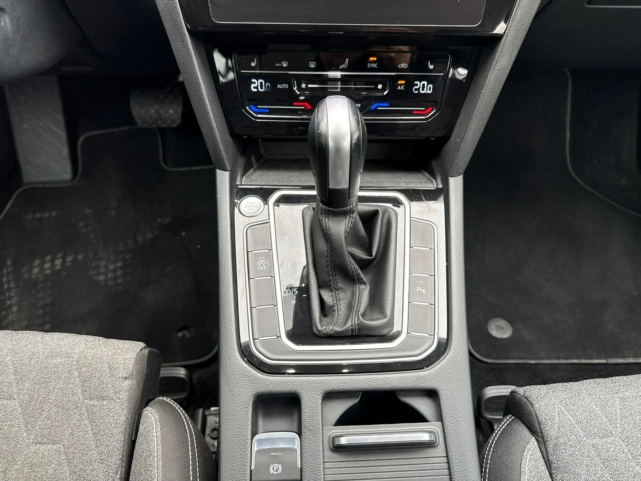 Volkswagen Passat - Zdjęcie 23