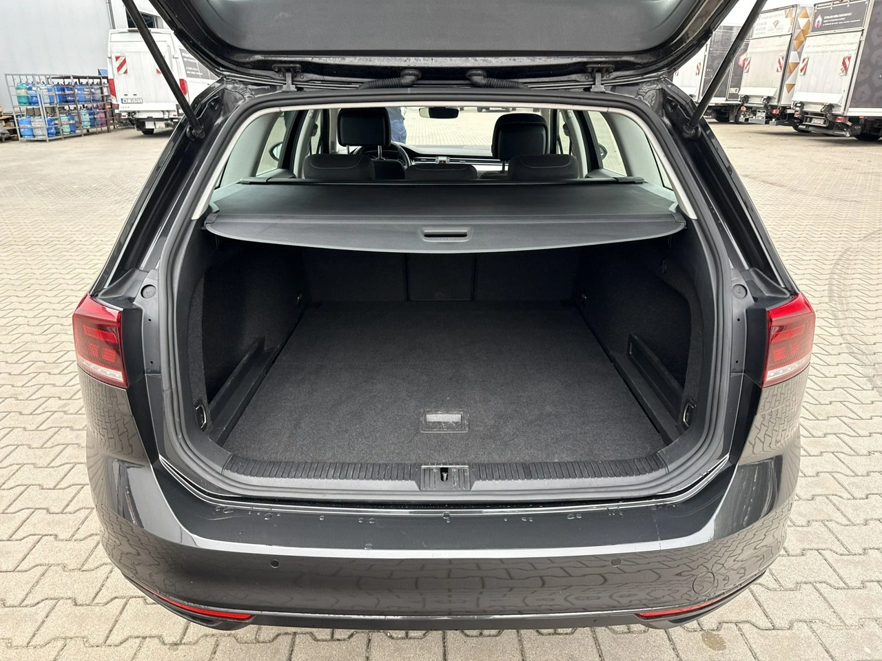 Volkswagen Passat - Zdjęcie 15