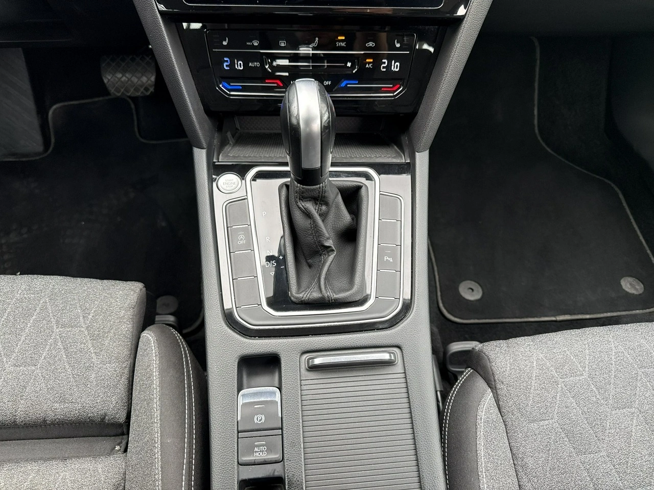 Volkswagen Passat - Zdjęcie 23
