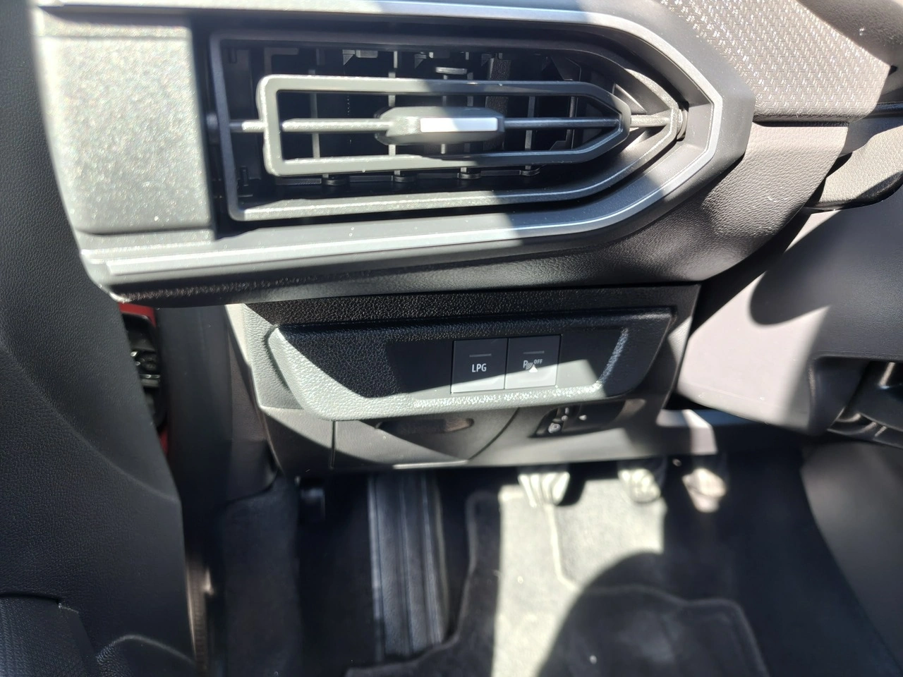 Dacia Sandero - Zdjęcie 13