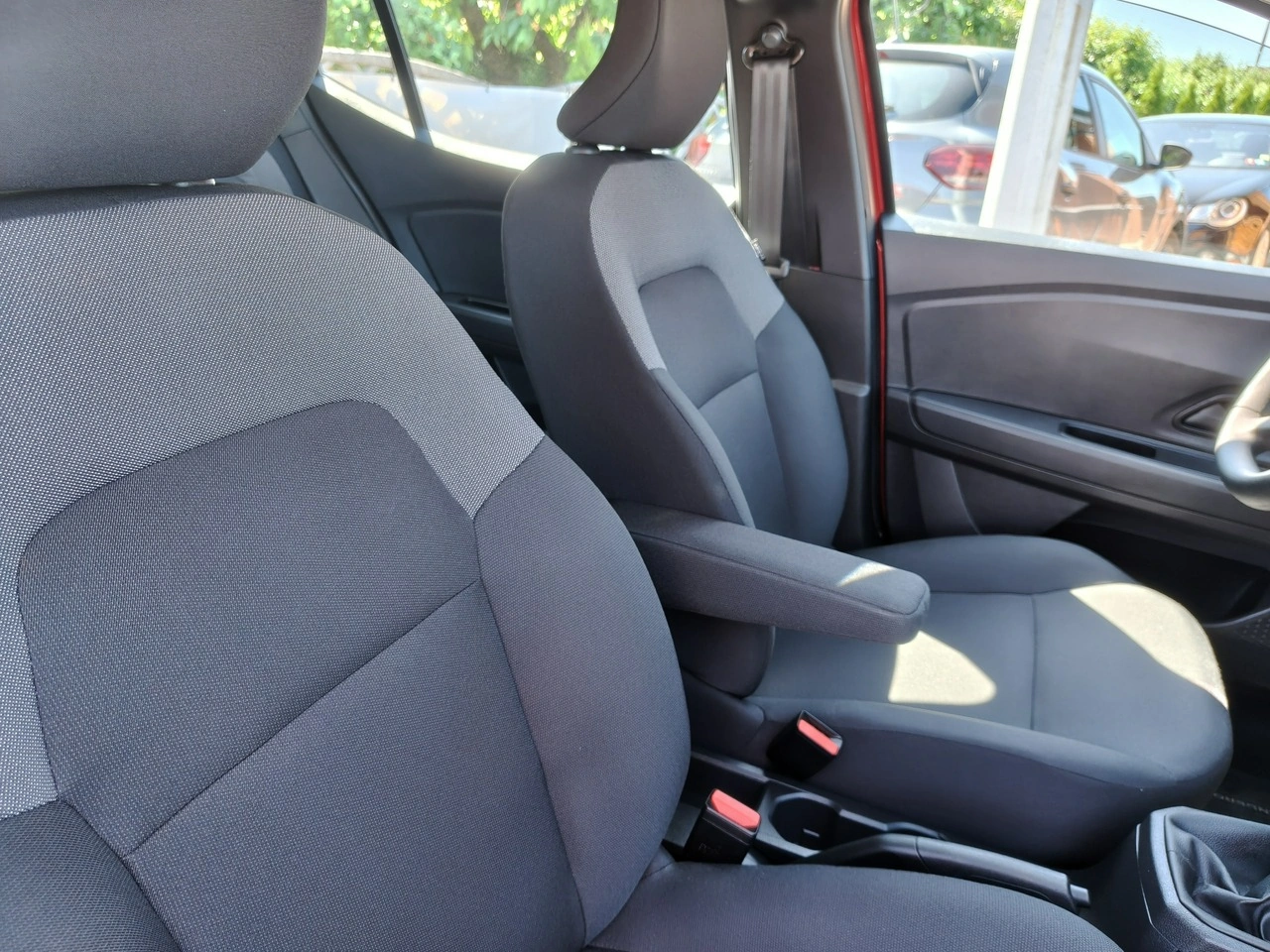 Dacia Sandero - Zdjęcie 19