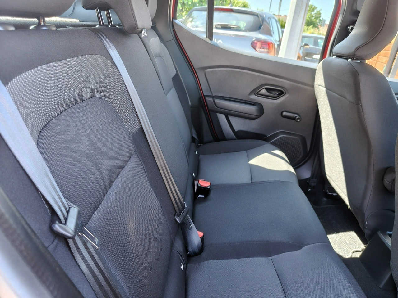 Dacia Sandero - Zdjęcie 22