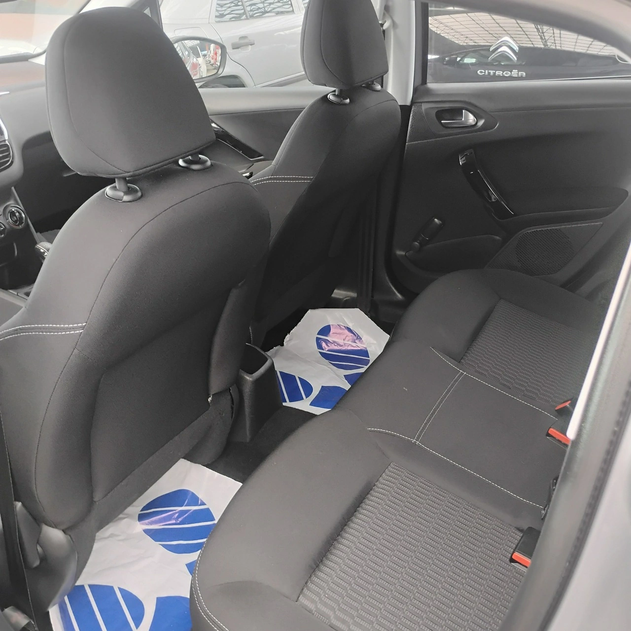 Peugeot 208 - Zdjęcie 31