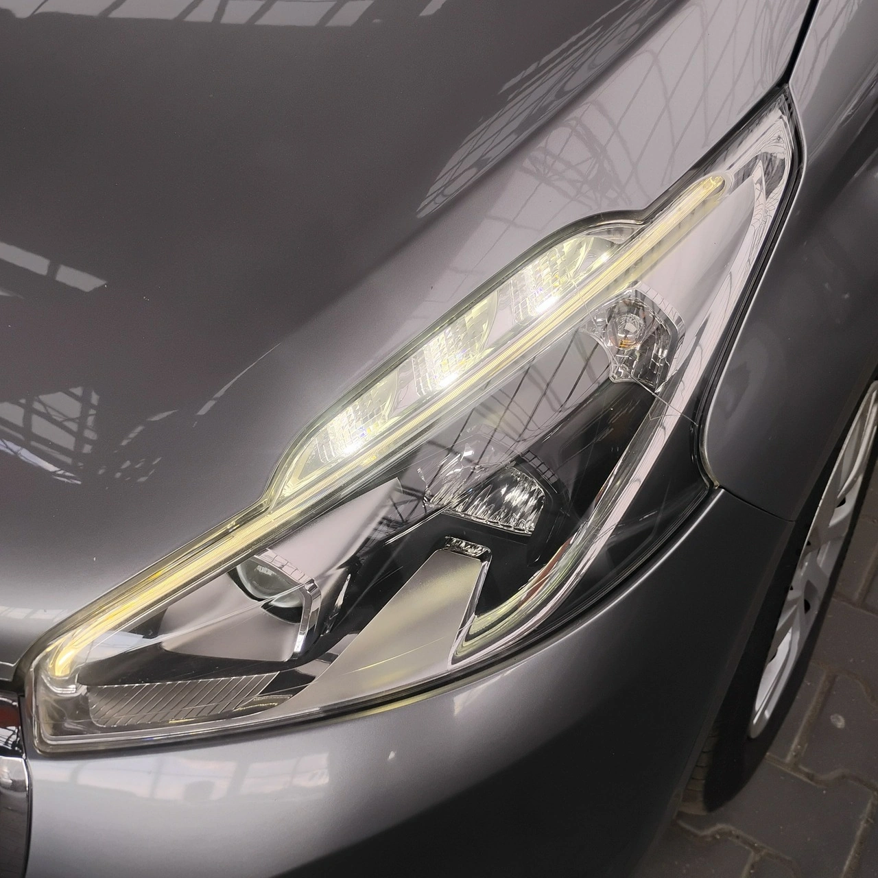 Peugeot 208 - Zdjęcie 4