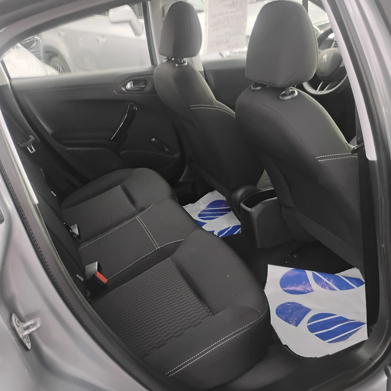 Peugeot 208 - Zdjęcie 30