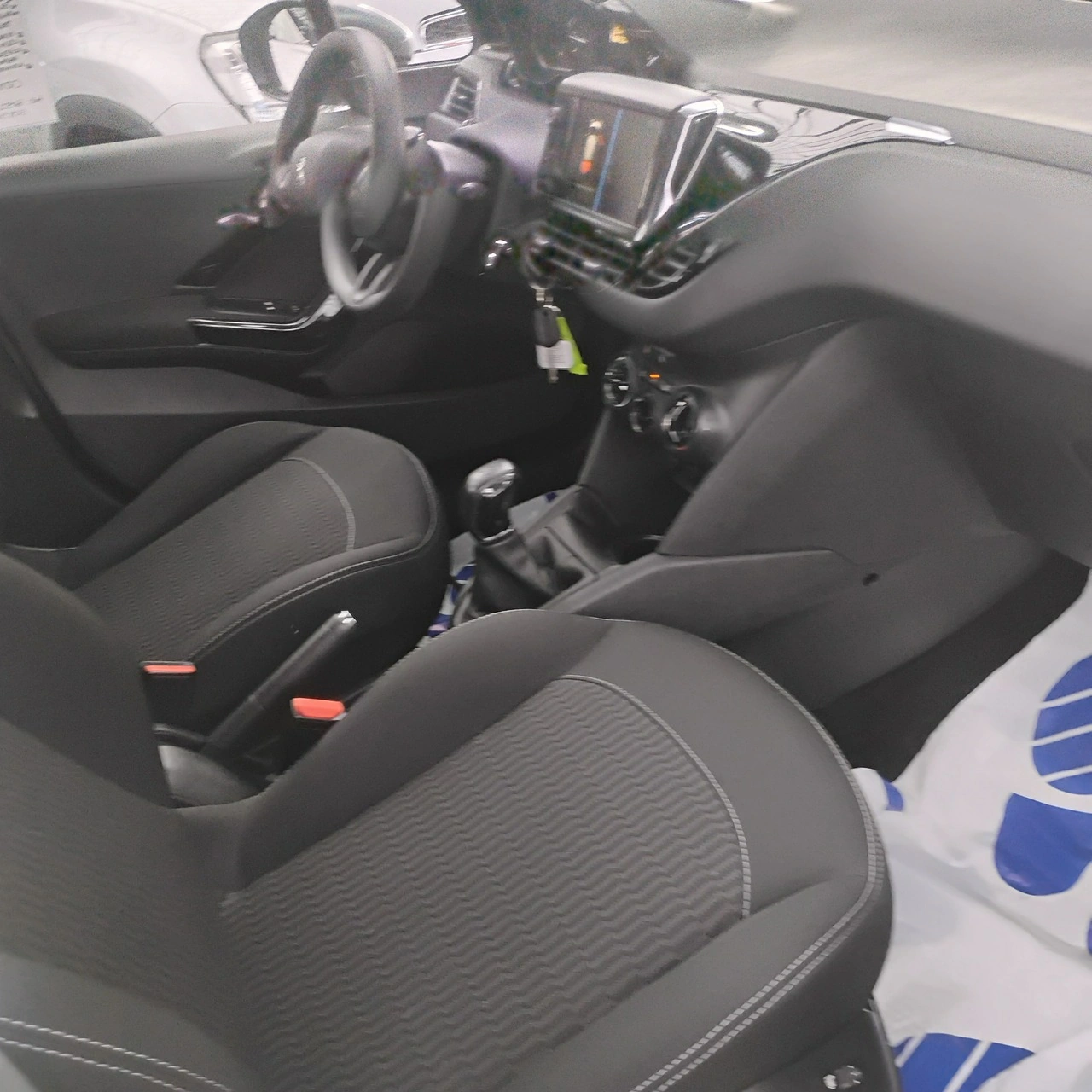 Peugeot 208 - Zdjęcie 28