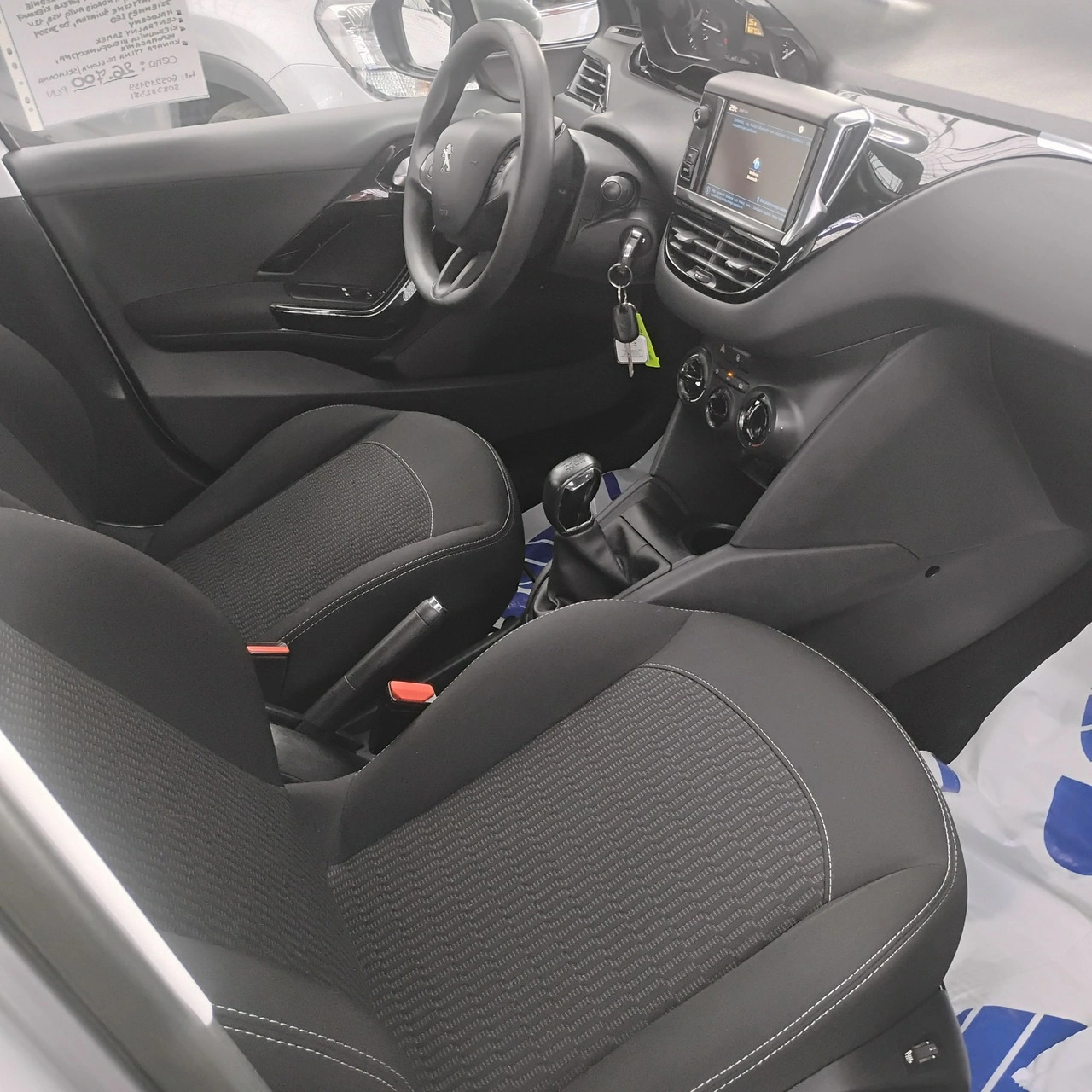Peugeot 208 - Zdjęcie 27