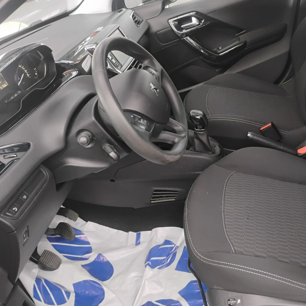 Peugeot 208 - Zdjęcie 25