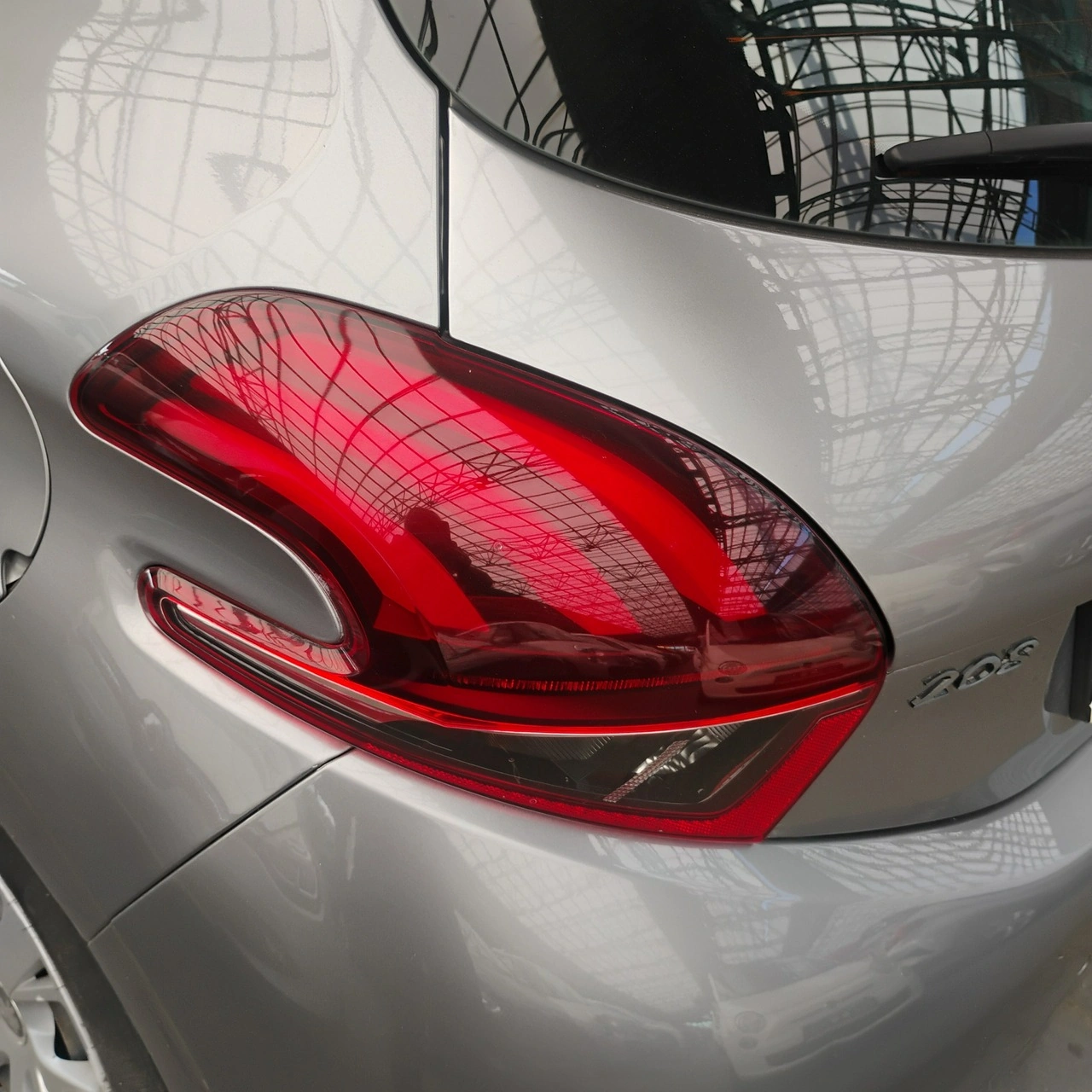 Peugeot 208 - Zdjęcie 8
