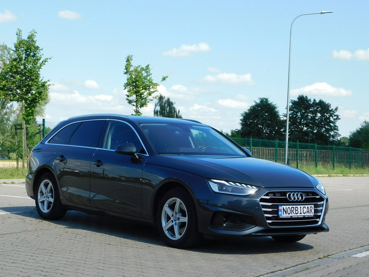 Audi A4 - Zdjęcie 23