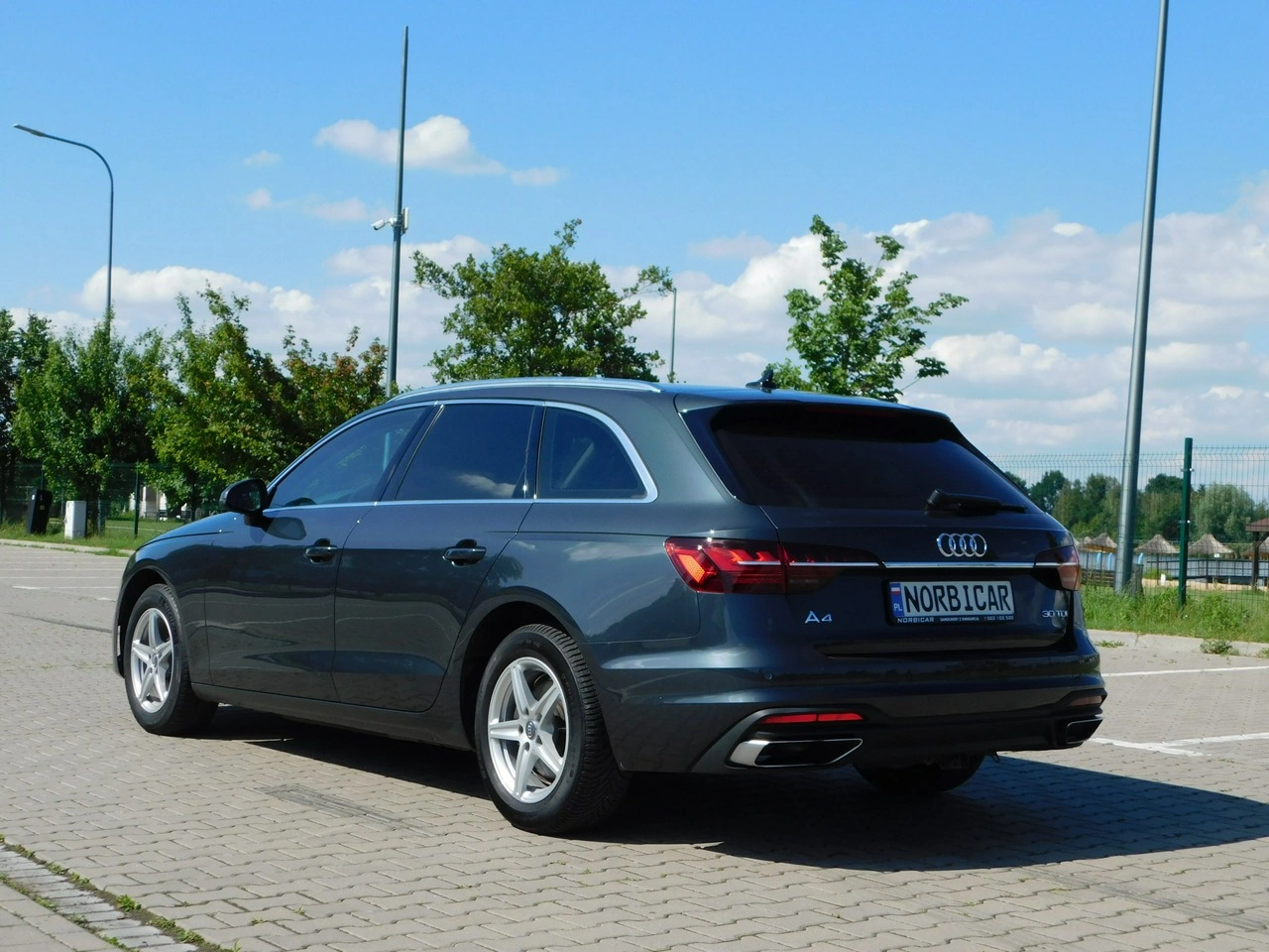 Audi A4 - Zdjęcie 2