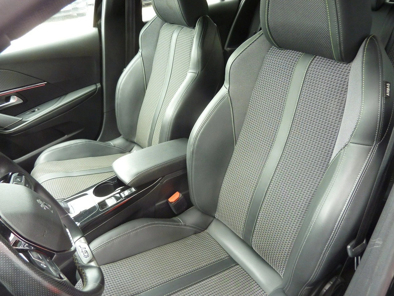 Peugeot 208 - Zdjęcie 10
