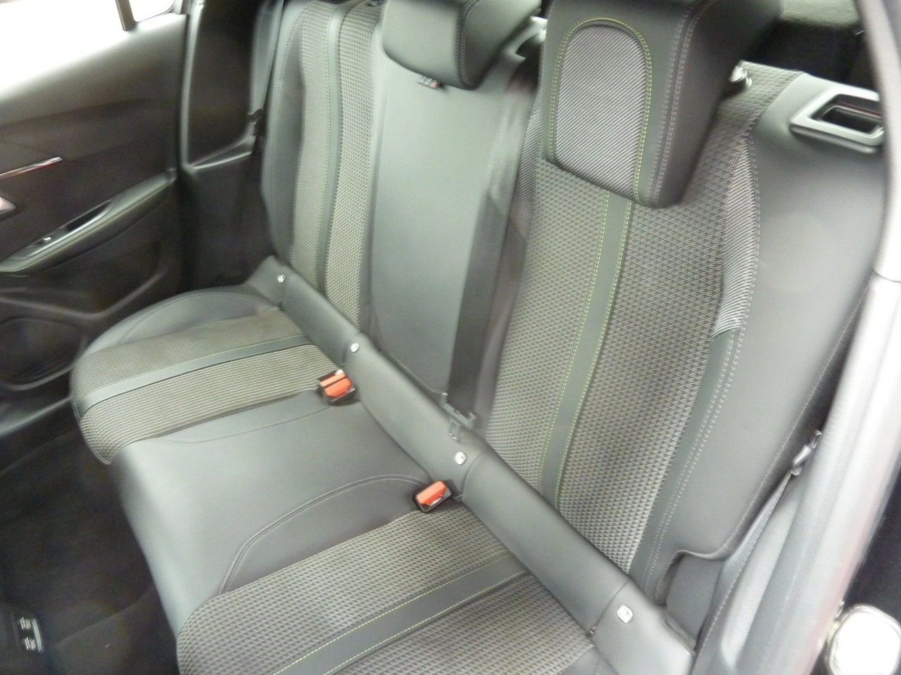 Peugeot 208 - Zdjęcie 11