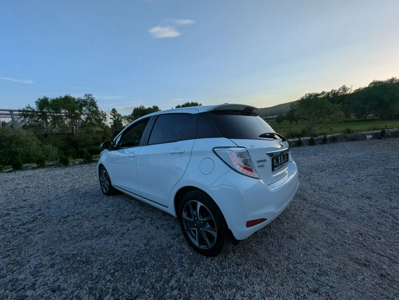 Toyota Yaris - Zdjęcie 9