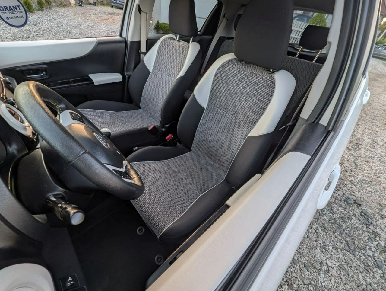 Toyota Yaris - Zdjęcie 10