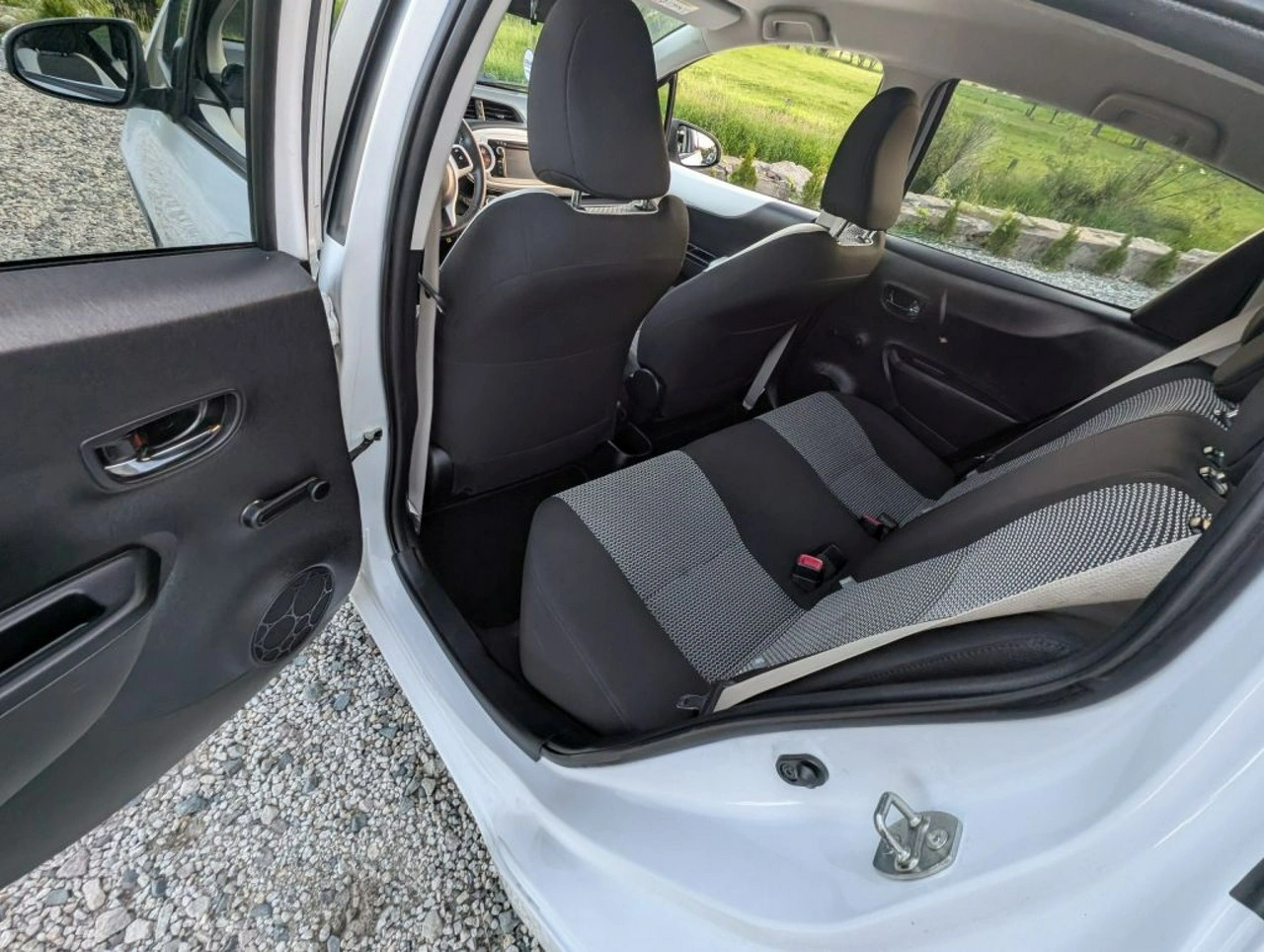 Toyota Yaris - Zdjęcie 11