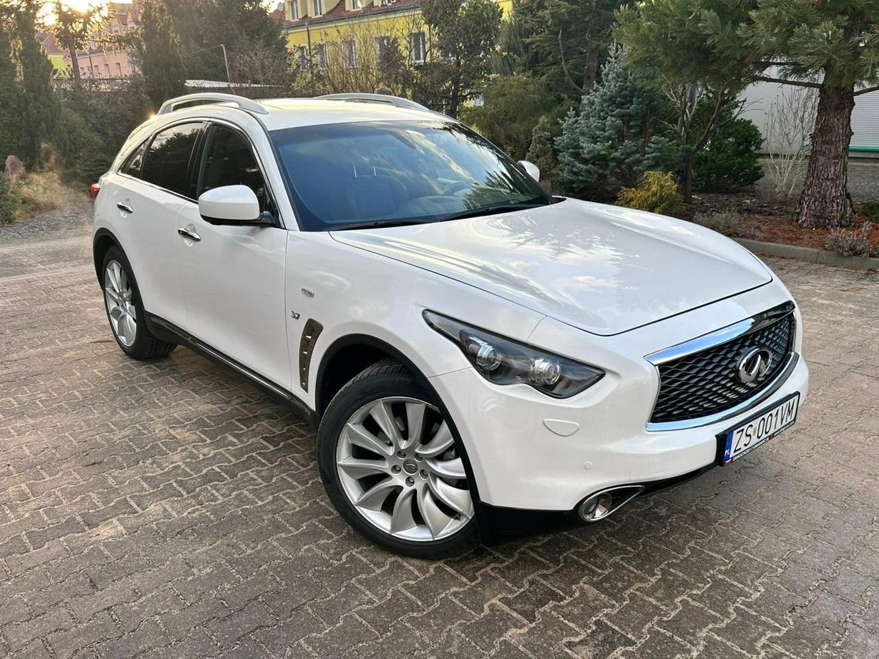 Infiniti QX70 - Zdjęcie 12