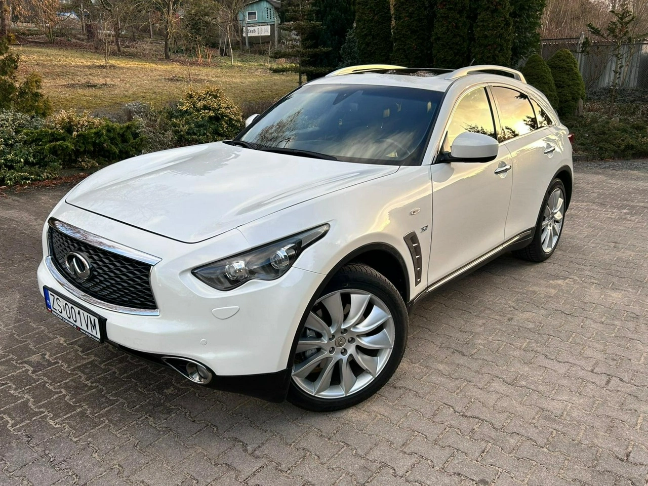 Infiniti QX70 - Zdjęcie 16
