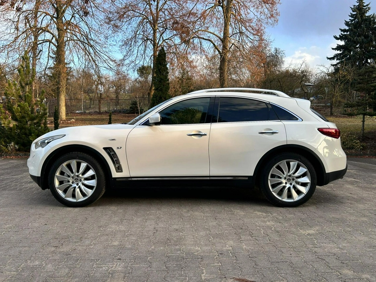 Infiniti QX70 - Zdjęcie 17