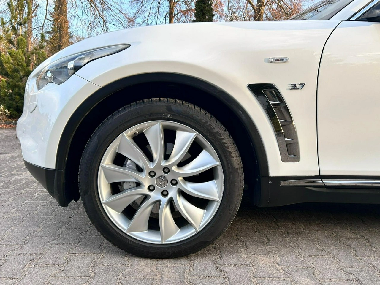 Infiniti QX70 - Zdjęcie 18