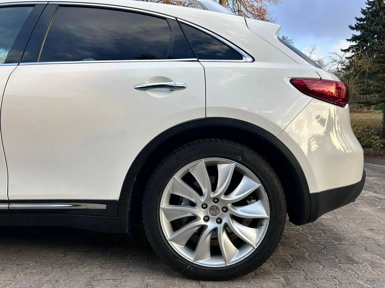 Infiniti QX70 - Zdjęcie 19