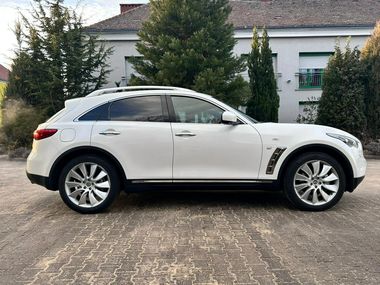 Infiniti QX70 - Zdjęcie 27