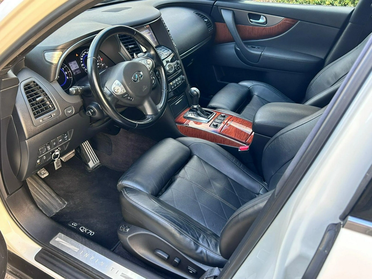 Infiniti QX70 - Zdjęcie 28