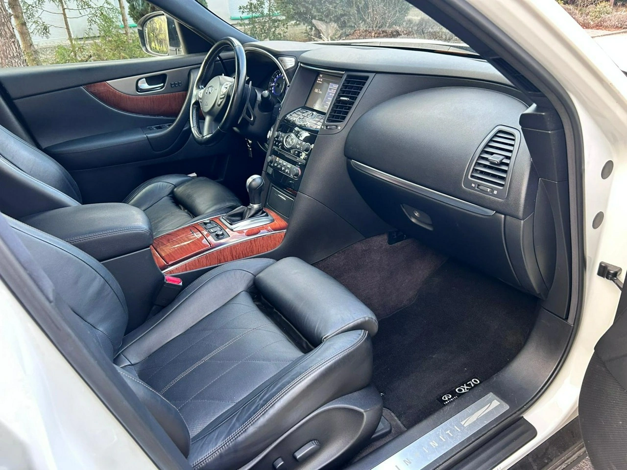 Infiniti QX70 - Zdjęcie 30