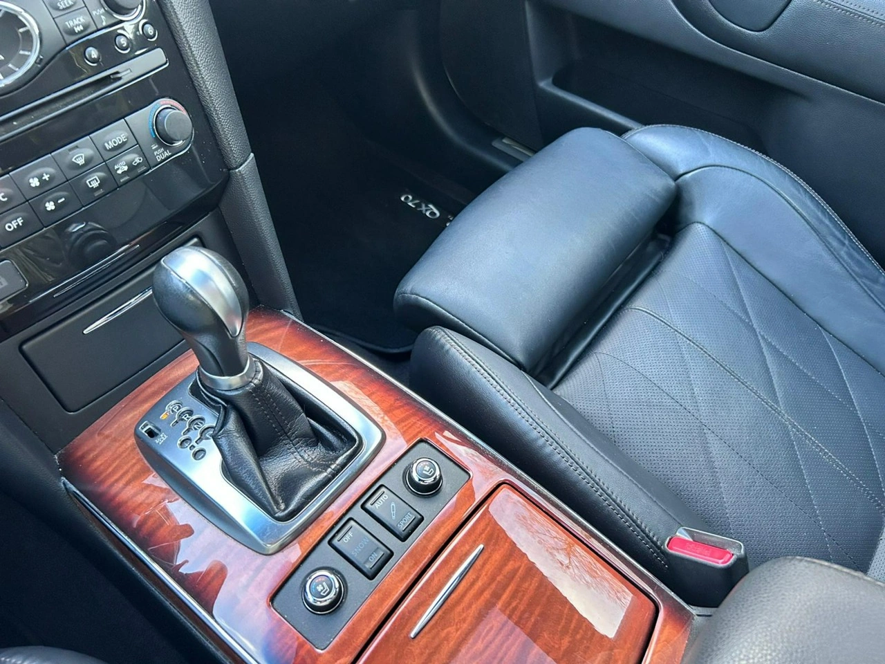 Infiniti QX70 - Zdjęcie 34