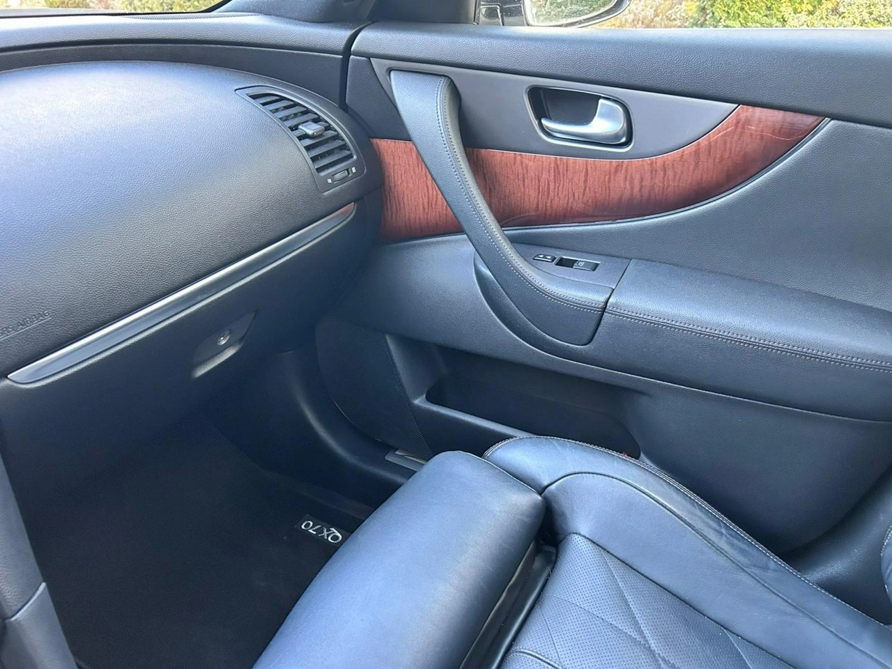 Infiniti QX70 - Zdjęcie 35