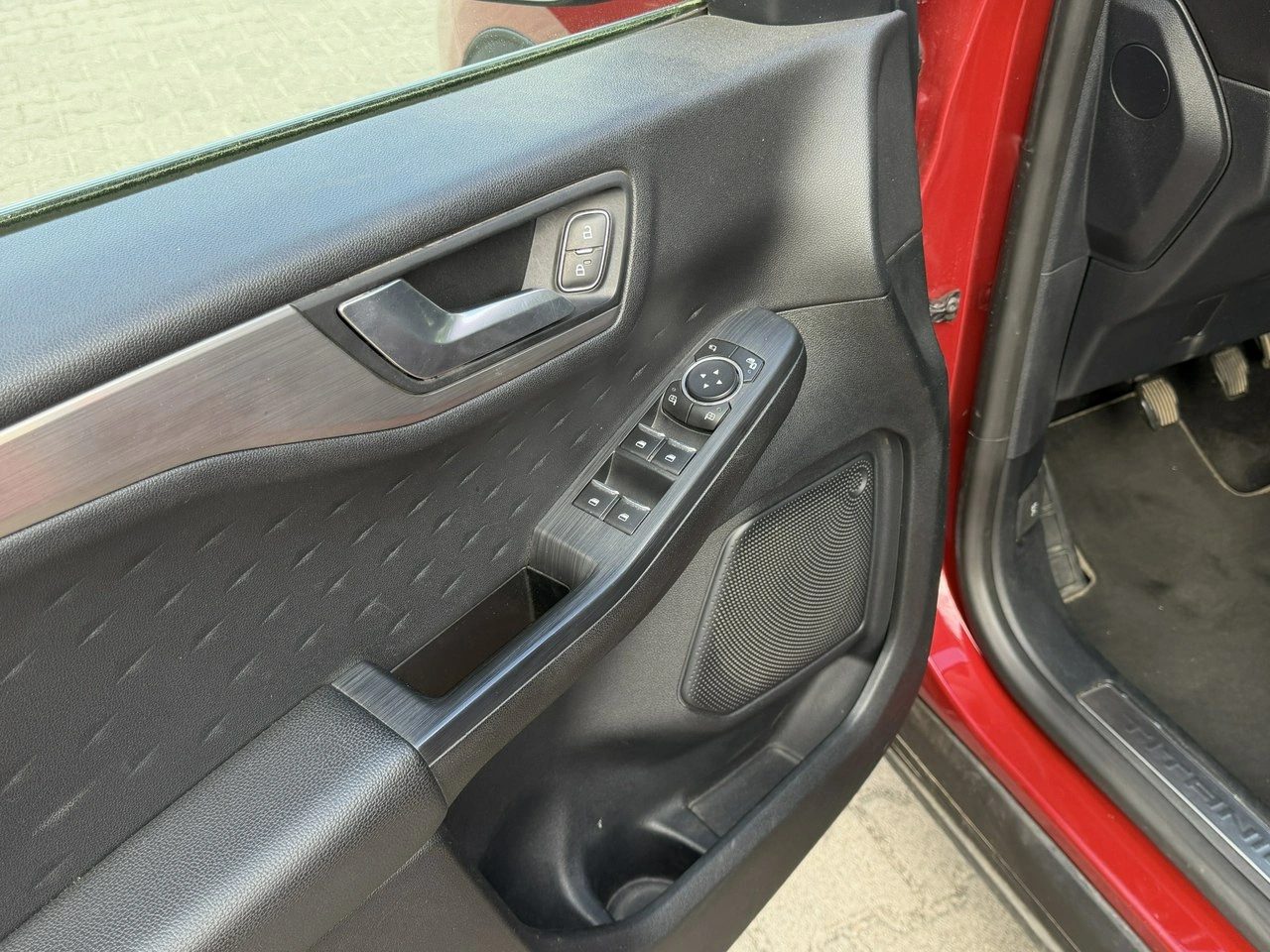 Ford Kuga - Zdjęcie 15