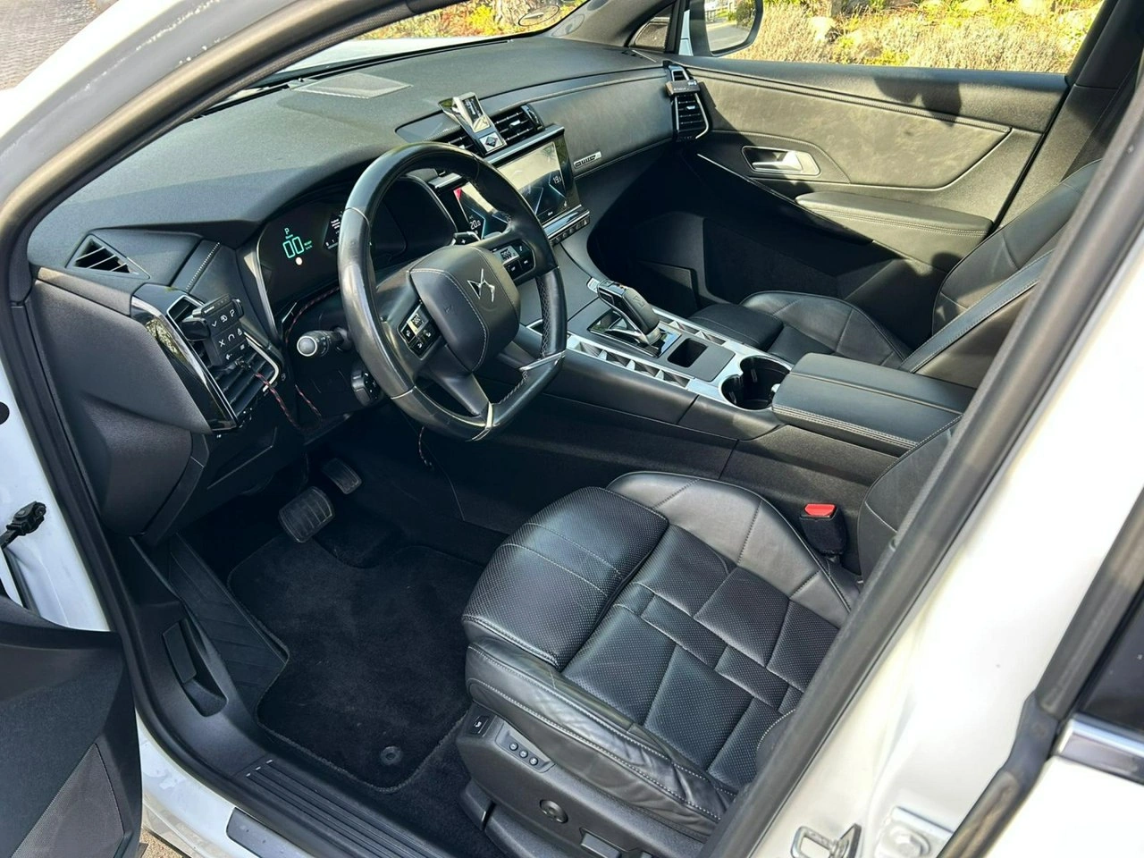DS Automobiles DS 7 Crossback - Zdjęcie 33