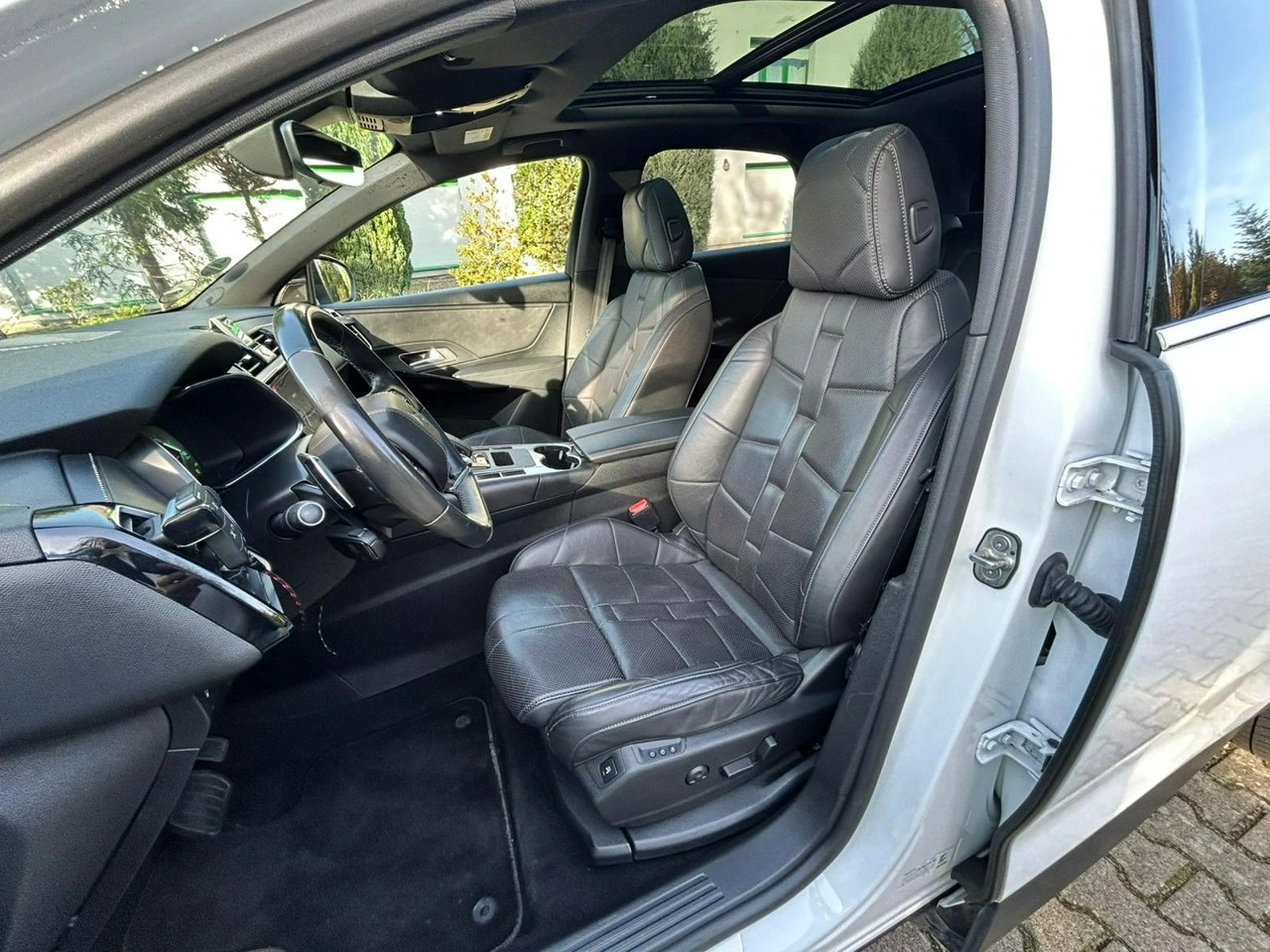 DS Automobiles DS 7 Crossback - Zdjęcie 35