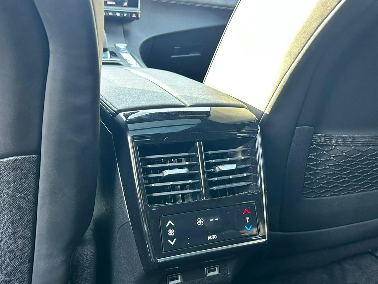 DS Automobiles DS 7 Crossback - Zdjęcie 54