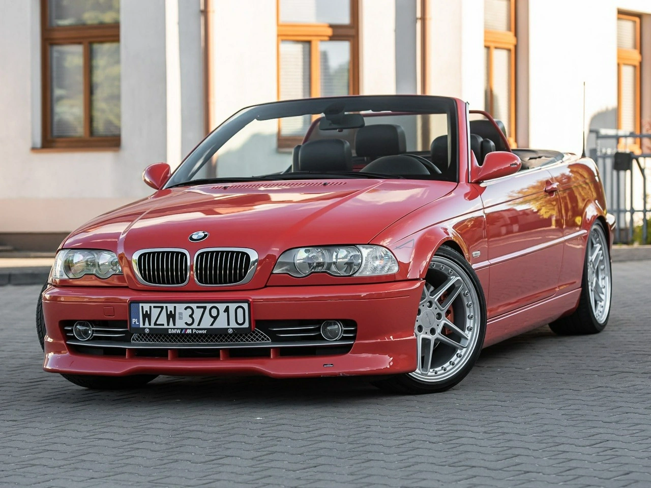 BMW 330 - Główne zdjęcie