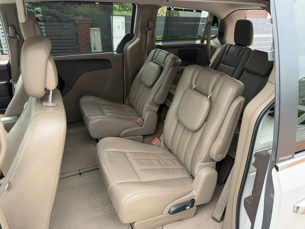 Chrysler Town & Country - Zdjęcie 14
